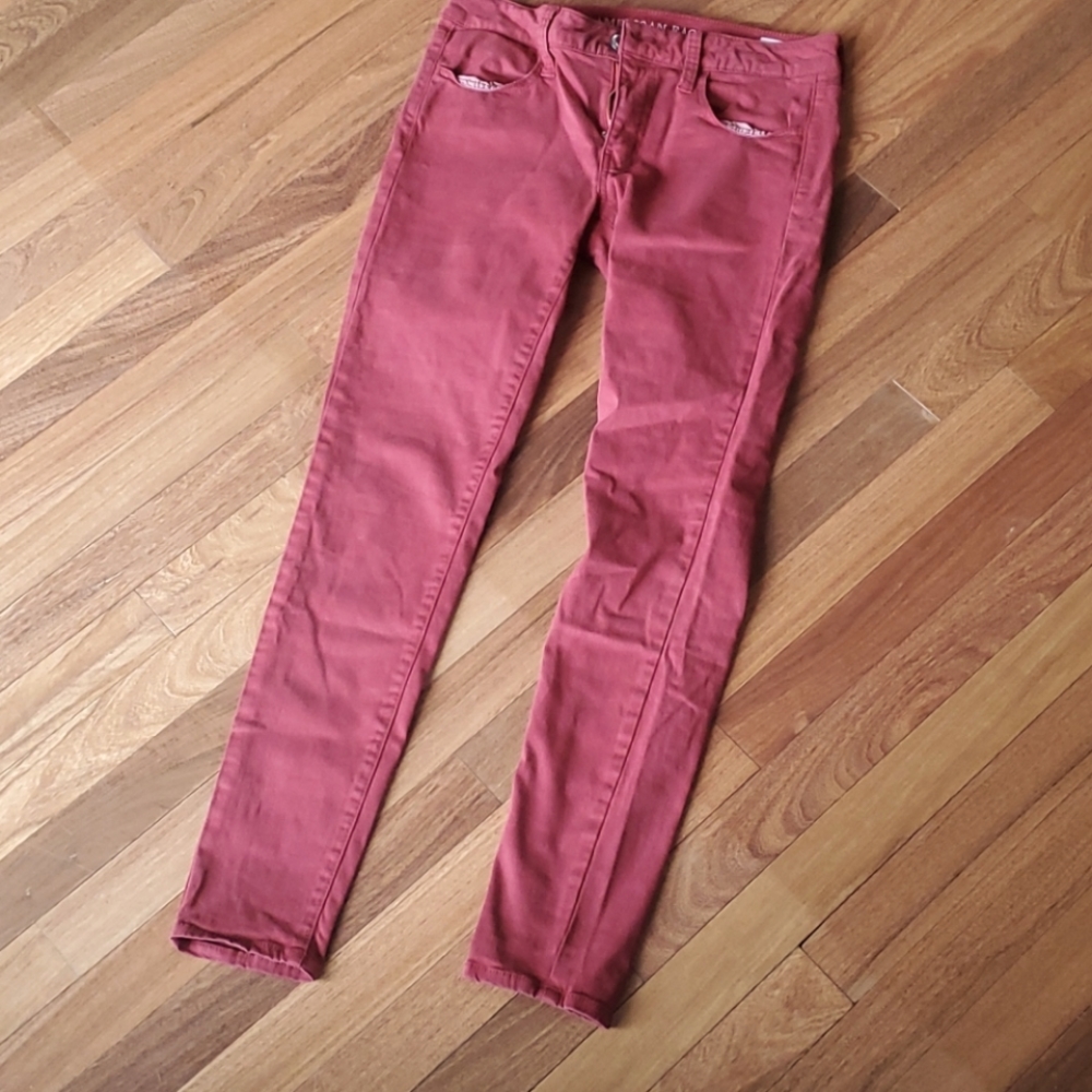 American eagle size 6 burgundy jeggings